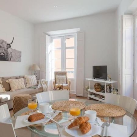 Chic Casa Cathedral At Calle Fresca 2-Bedroom Apartment In Malaga City Center Exteriör bild