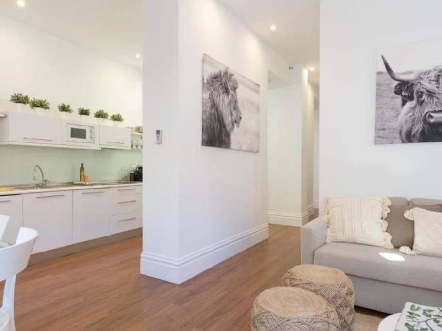 Chic Casa Cathedral At Calle Fresca 2-Bedroom Apartment In Malaga City Center Exteriör bild
