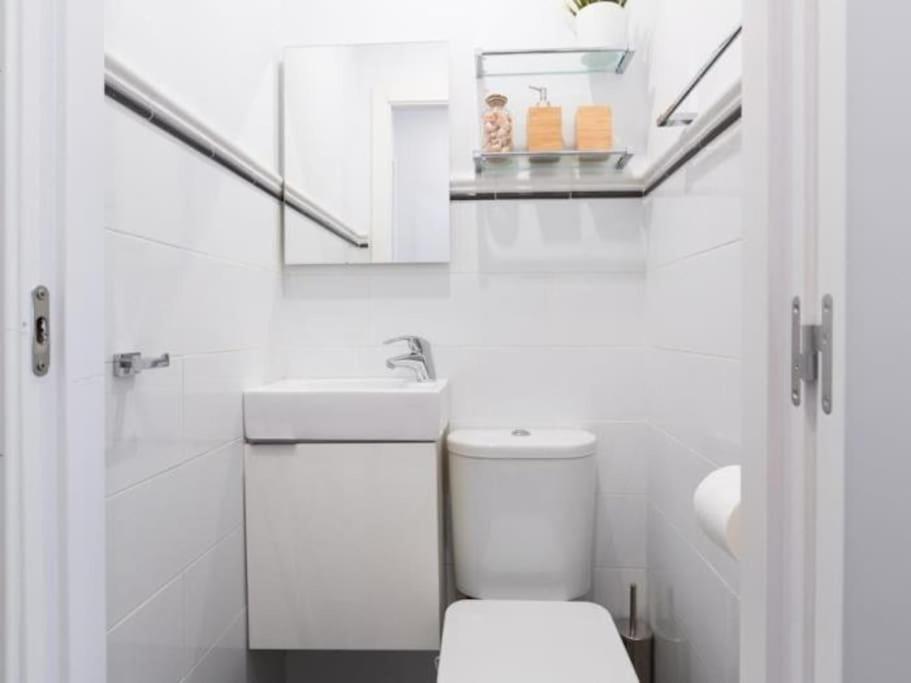 Chic Casa Cathedral At Calle Fresca 2-Bedroom Apartment In Malaga City Center Exteriör bild