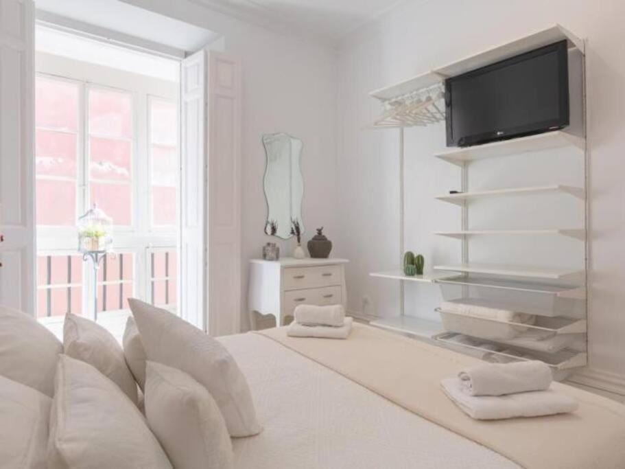 Chic Casa Cathedral At Calle Fresca 2-Bedroom Apartment In Malaga City Center Exteriör bild
