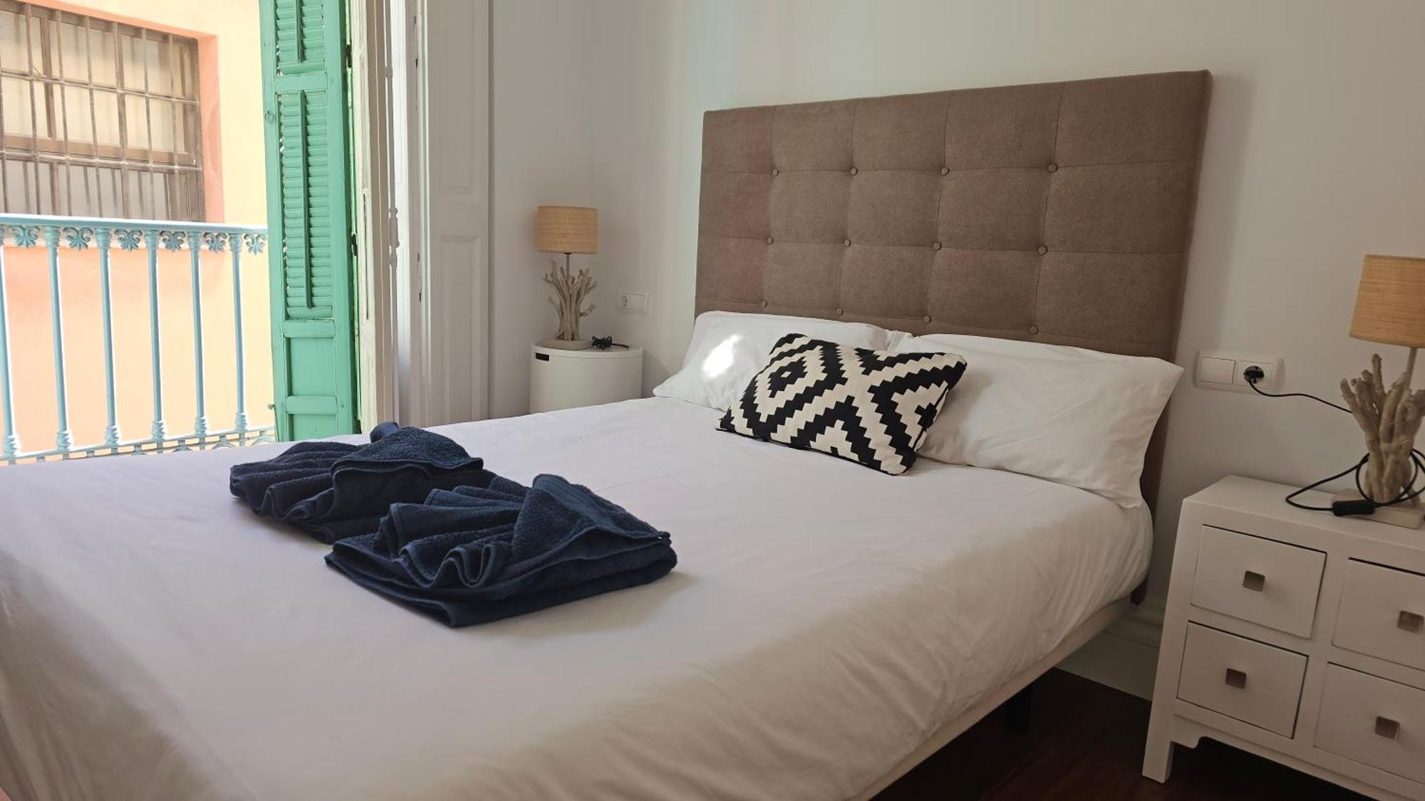 Chic Casa Cathedral At Calle Fresca 2-Bedroom Apartment In Malaga City Center Exteriör bild
