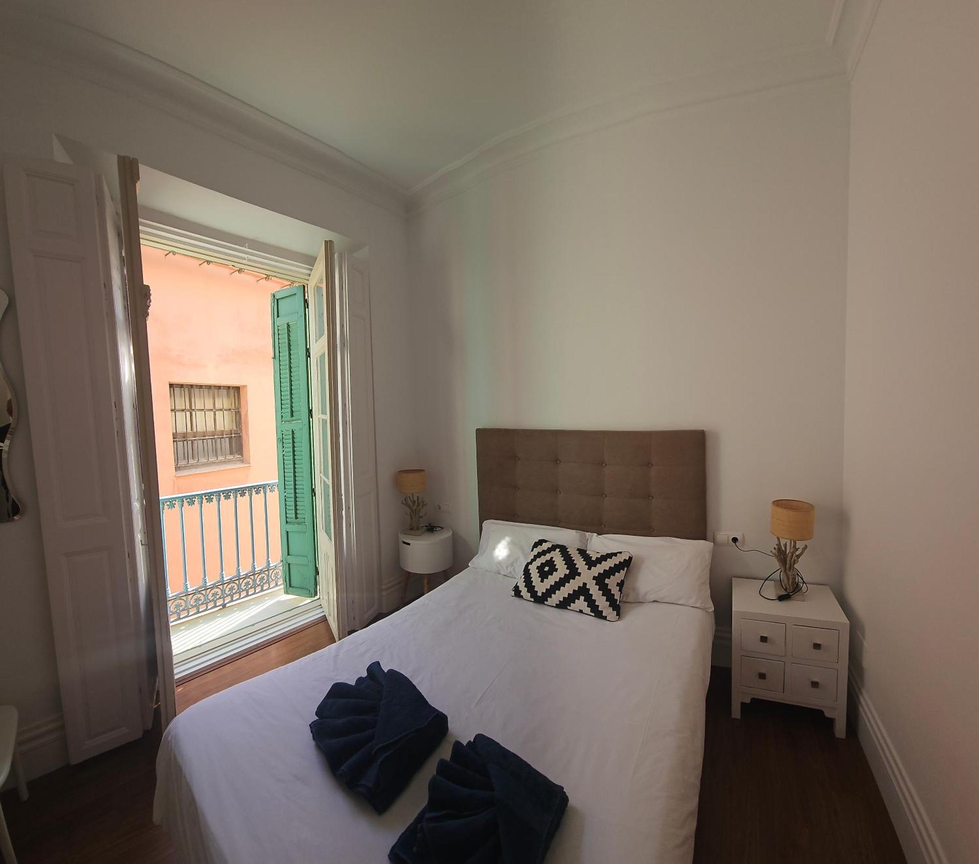 Chic Casa Cathedral At Calle Fresca 2-Bedroom Apartment In Malaga City Center Exteriör bild