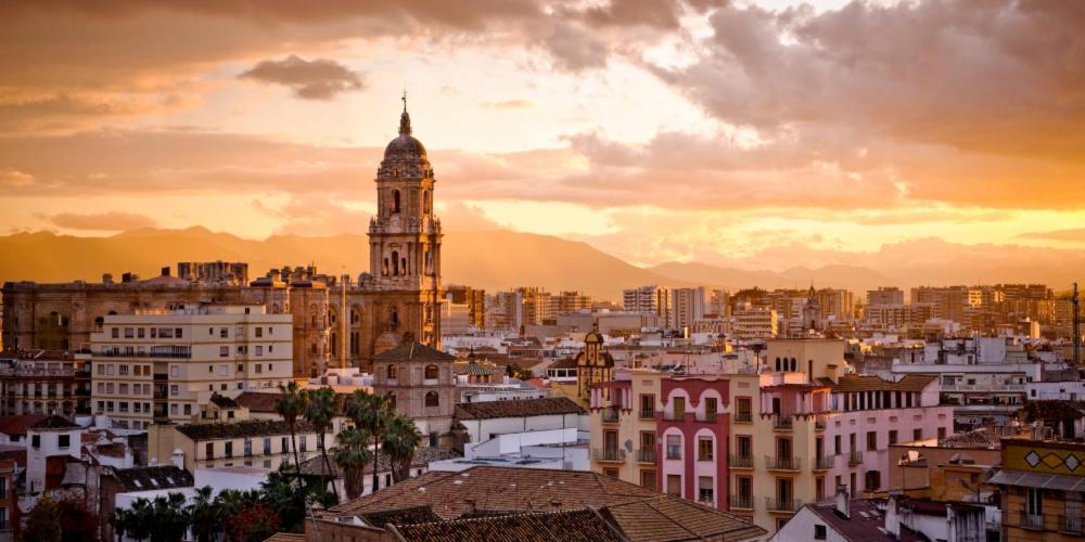 Chic Casa Cathedral At Calle Fresca 2-Bedroom Apartment In Malaga City Center Exteriör bild